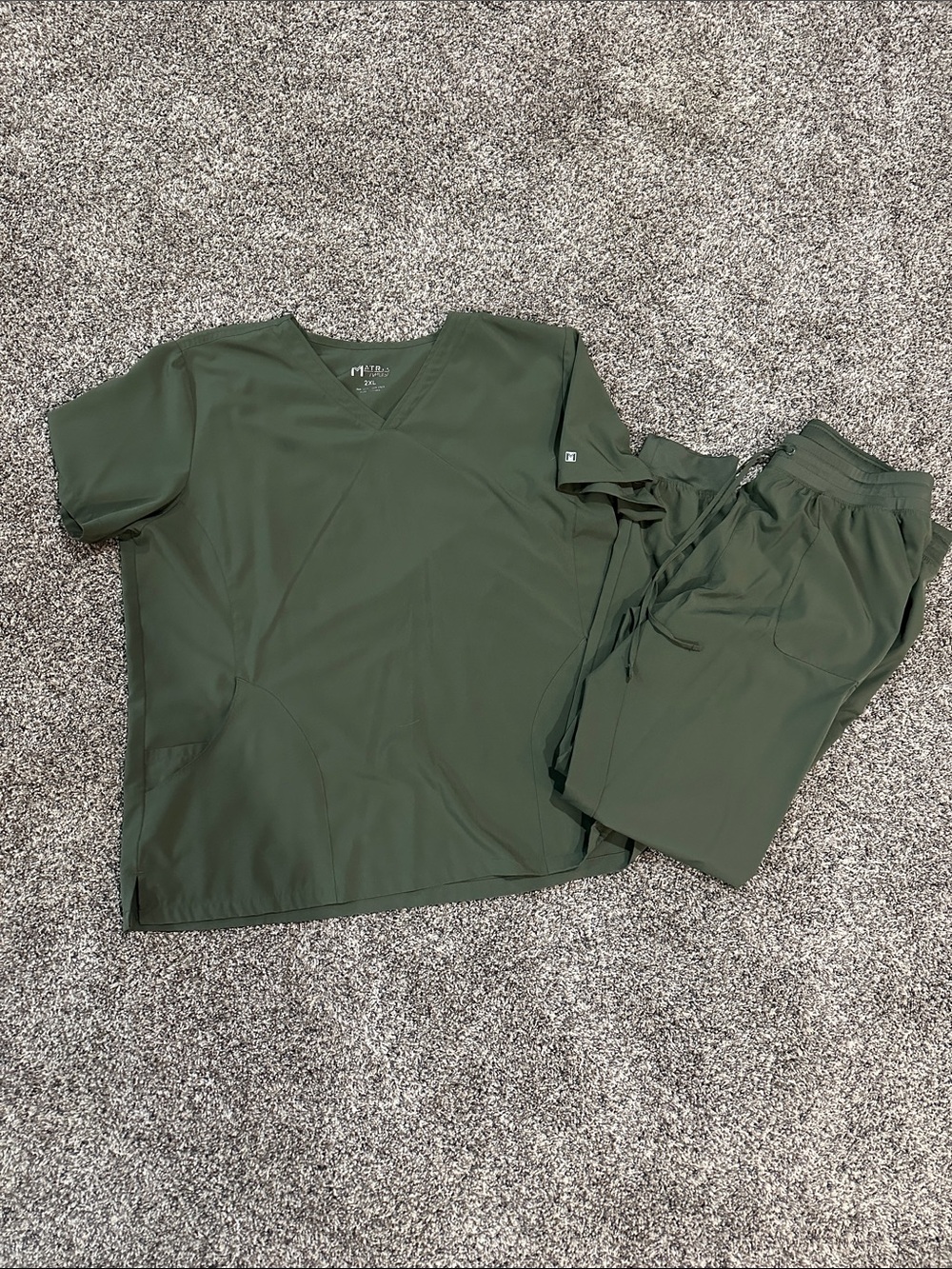 Olive Green Medical Scrub Top & Jogger Pants Set - Top 2XL, Bottoms XL